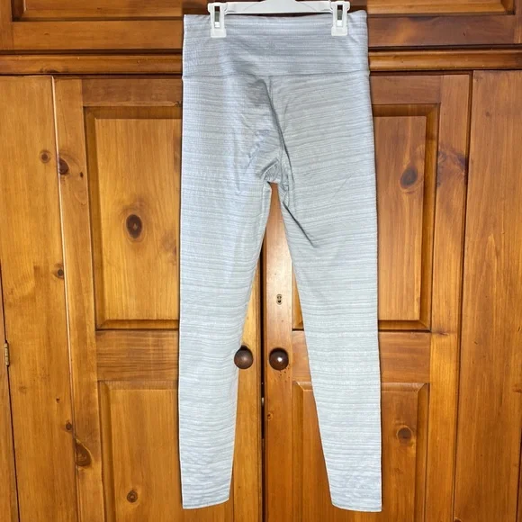 Athleta Light Gray High Rise Full Length Jacquard Chaturanga Leggings - Picture 3 of 3